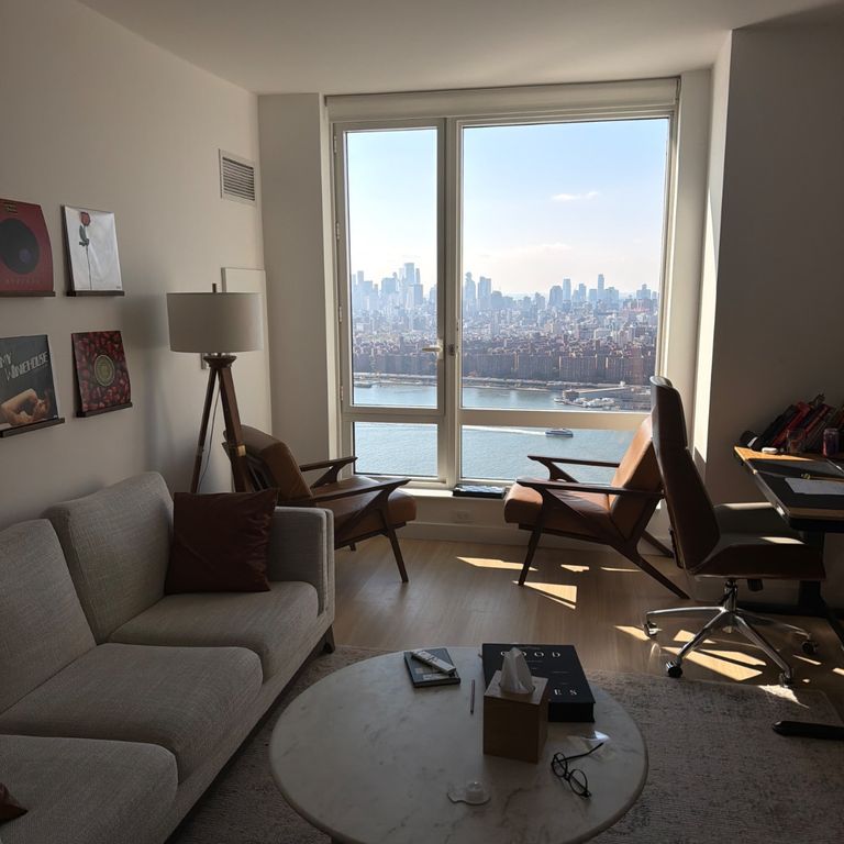 3 спальни в Long Island City